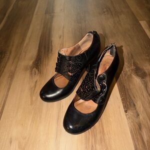Miz Mooz Black Leather Mary Jane Heels Size 7.5 Retro Chic